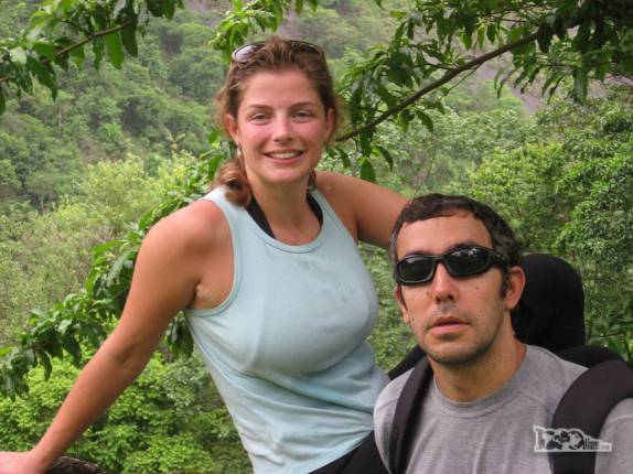 Pausa para foto durante caminhada na região de Pancas, nos Pontões Capixabas, noroeste do Espírito Santo (foto de Dez/2008)